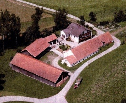 Abb. 33: Der Hof Straßmühle um 2000